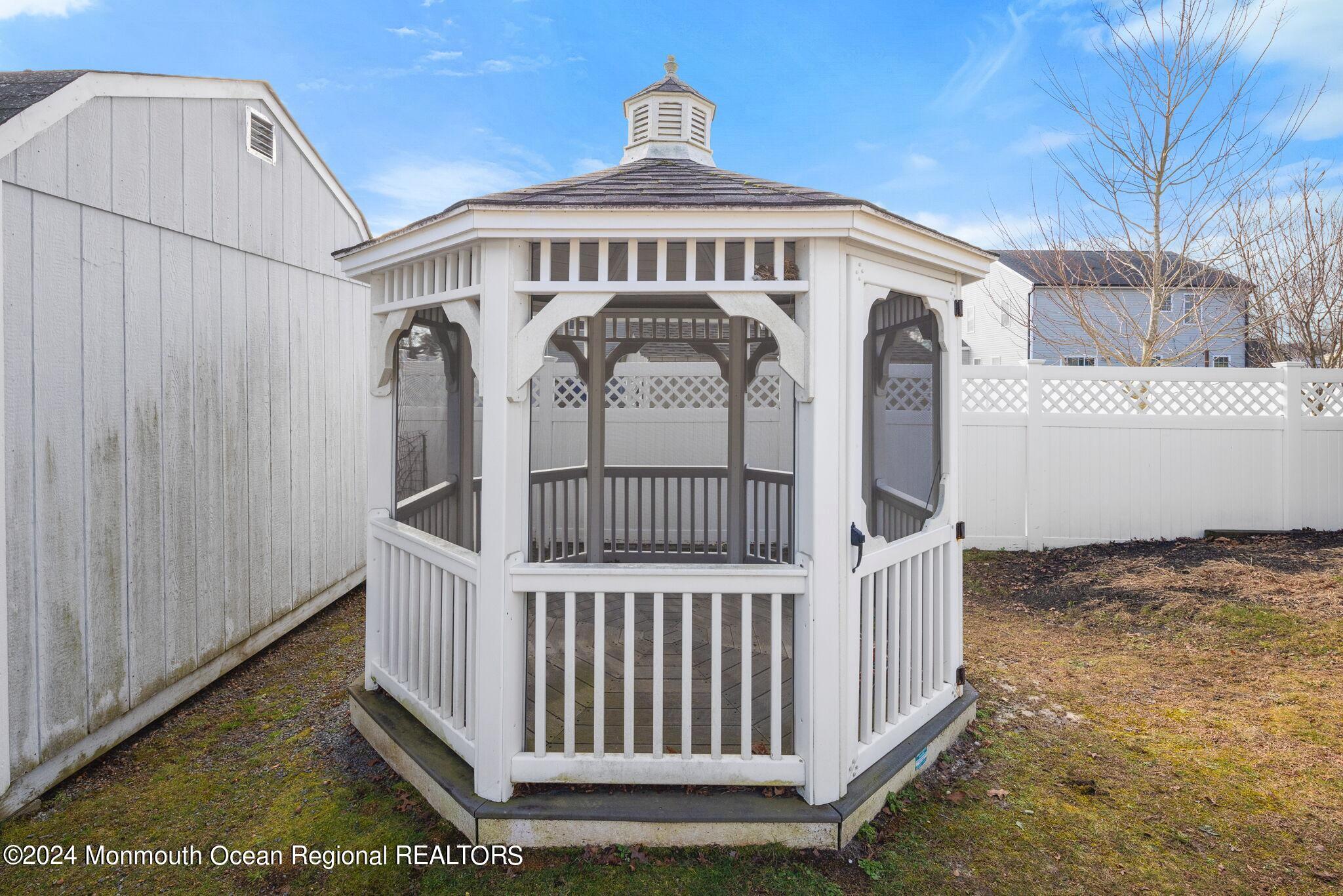 105 Mizzen Avenue
