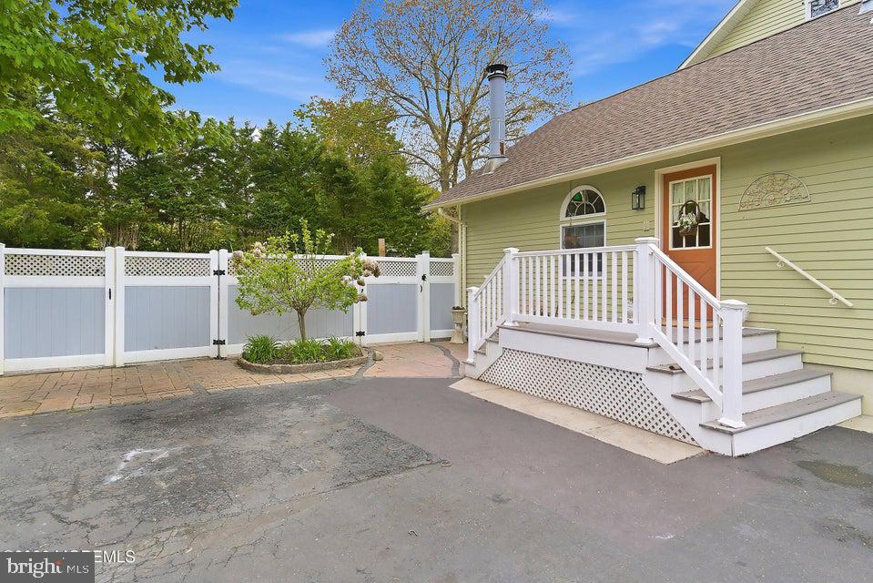 107 FROG HOLLOW ROAD