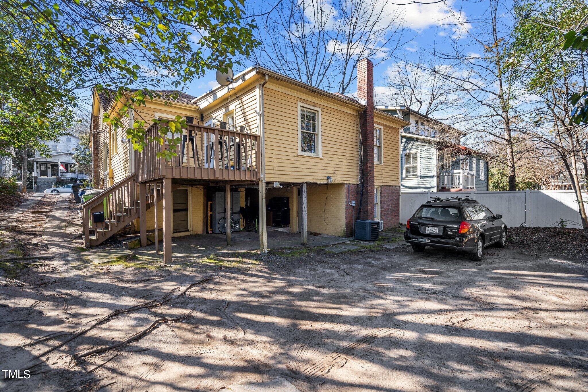 618 W Lane Street