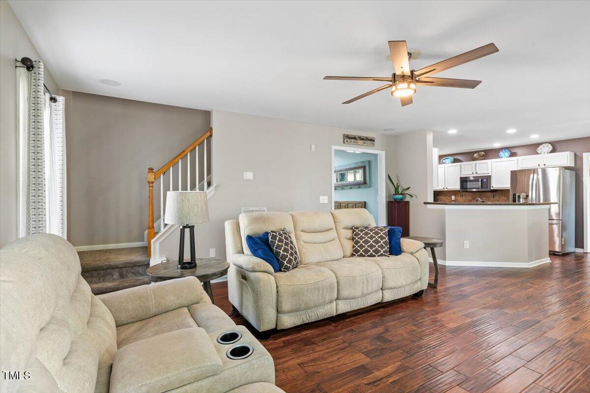 947 Middle Ground Avenue