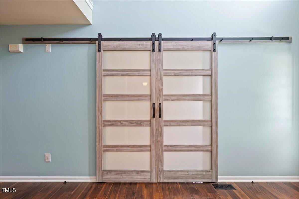 947 Middle Ground Avenue