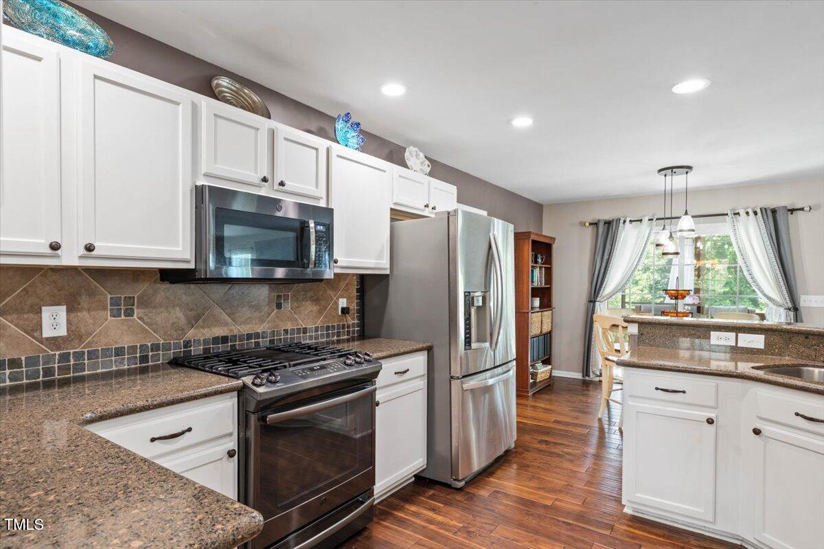 947 Middle Ground Avenue