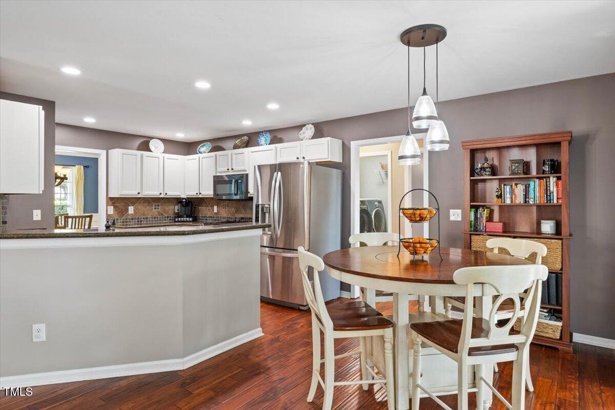 947 Middle Ground Avenue