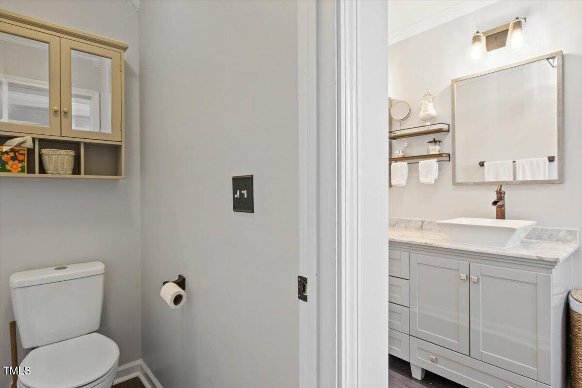 947 Middle Ground Avenue