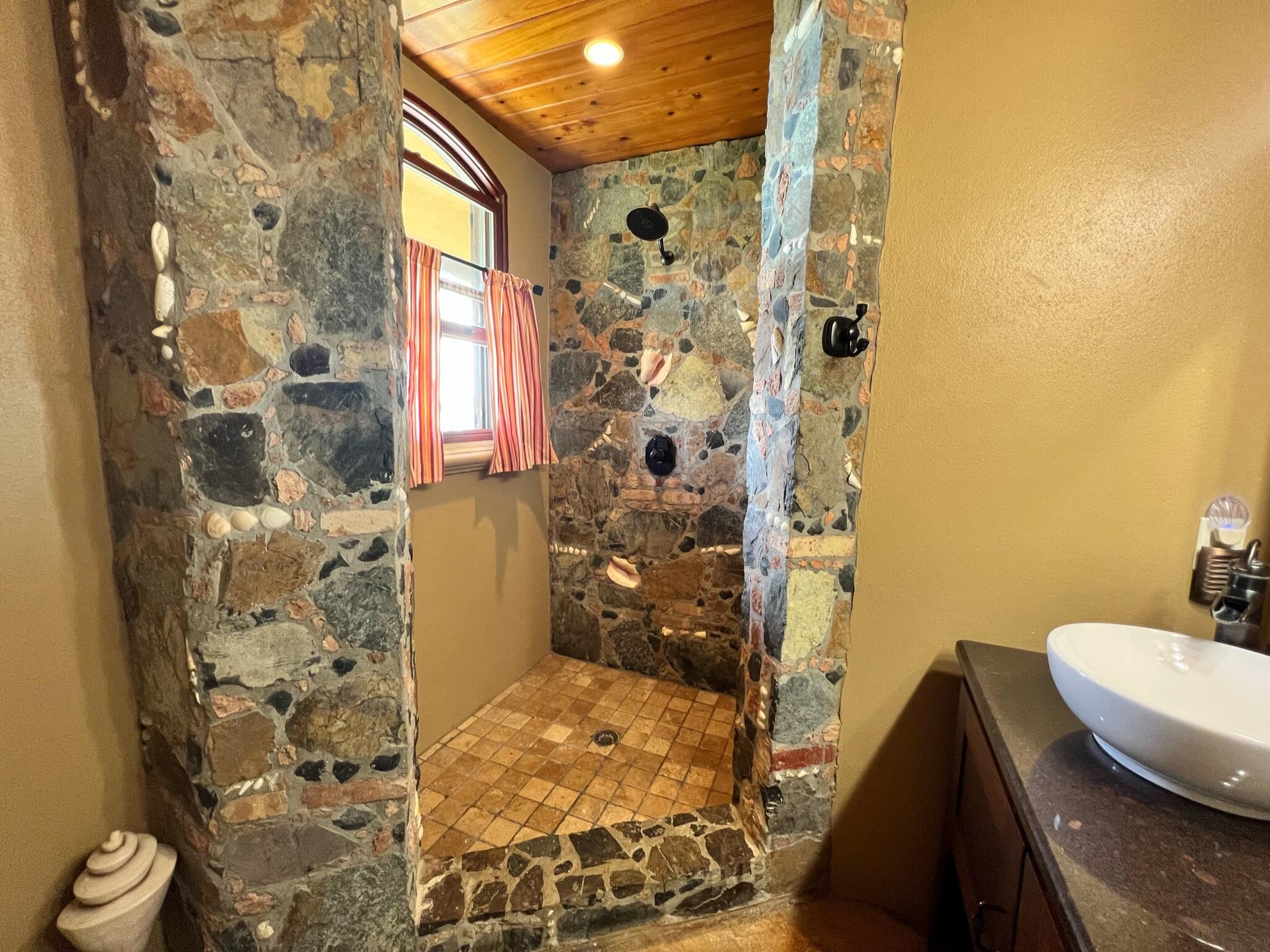 15B-2 Fortsberg, St John
