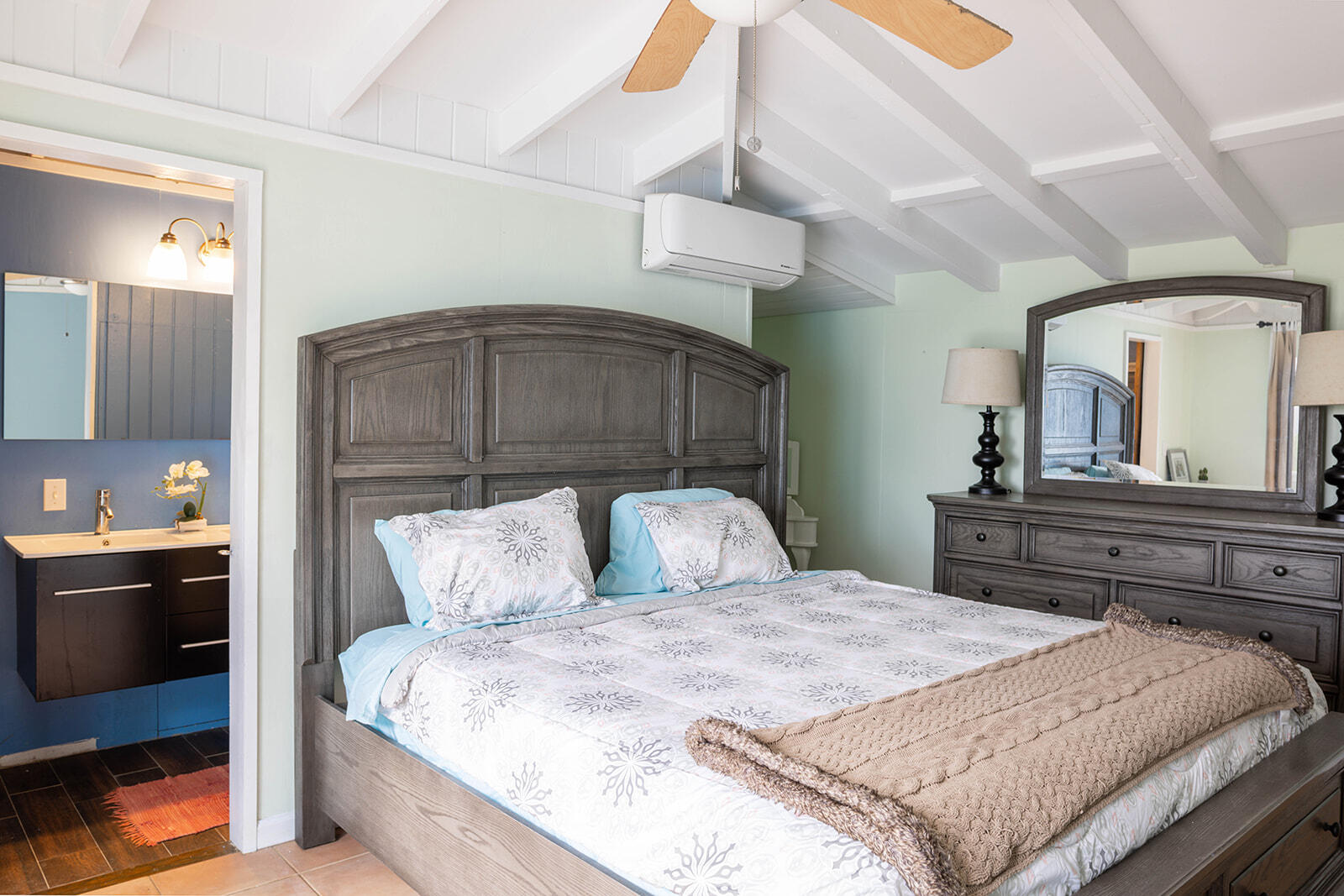 8A REM Enighed, St John