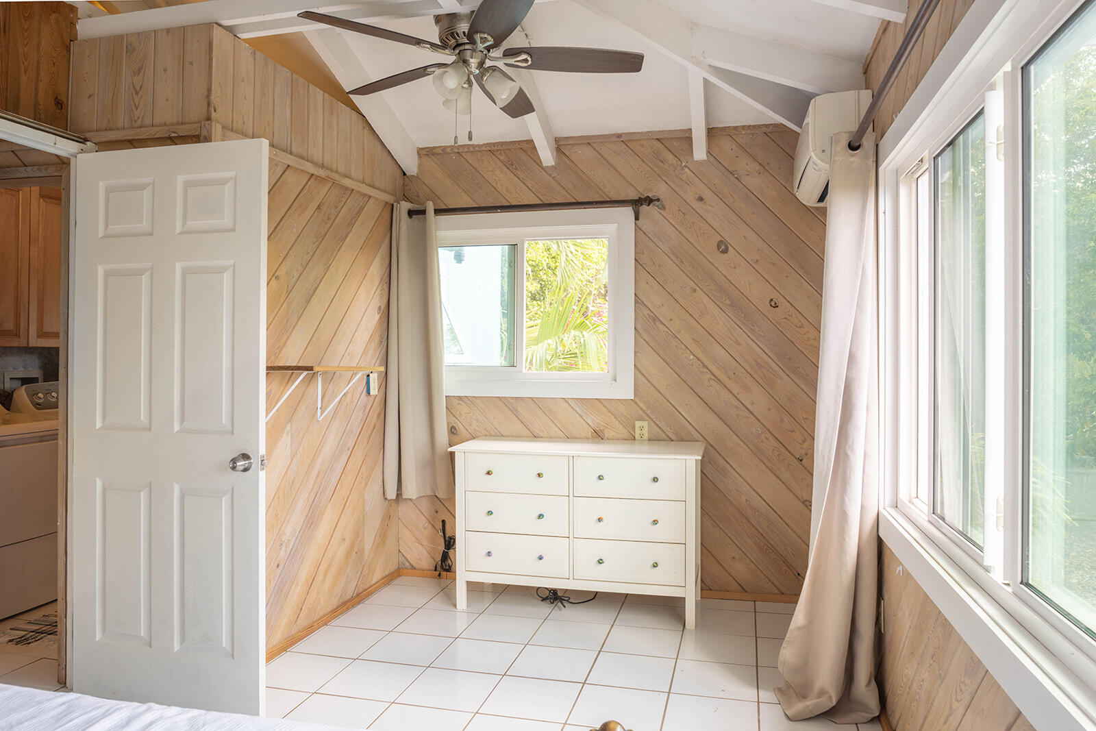 8A REM Enighed, St John