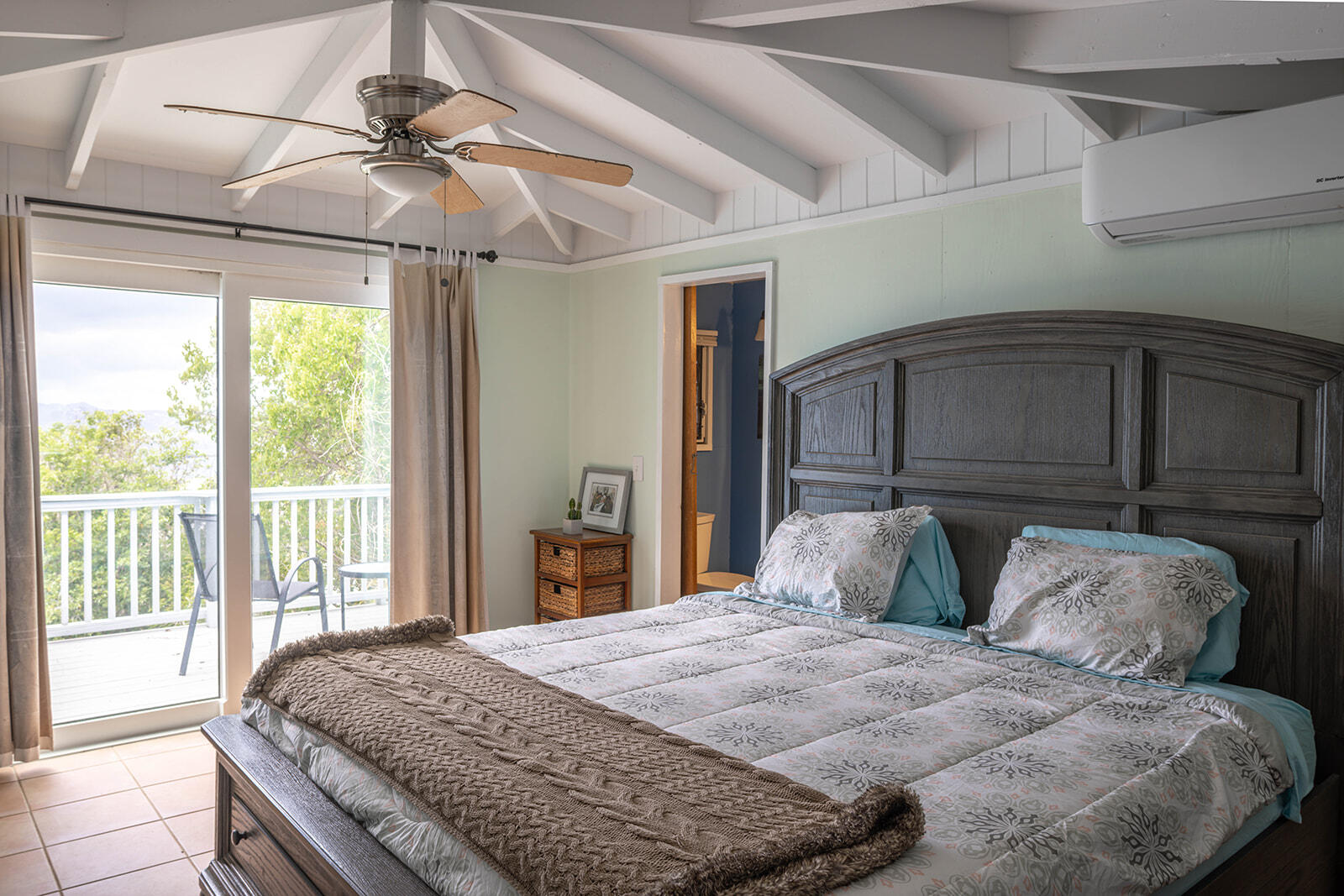 8A REM Enighed, St John