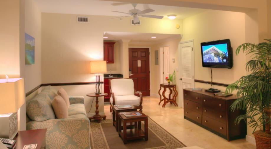 86-3 Cruz Bay Town, St John