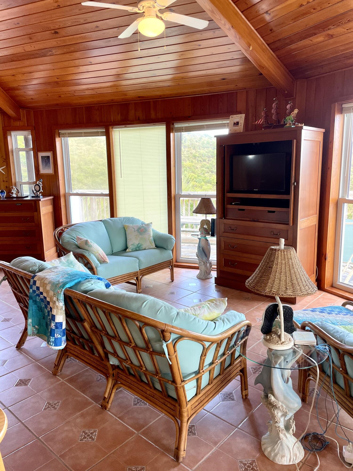 6Z-6C Hansen Bay, St John