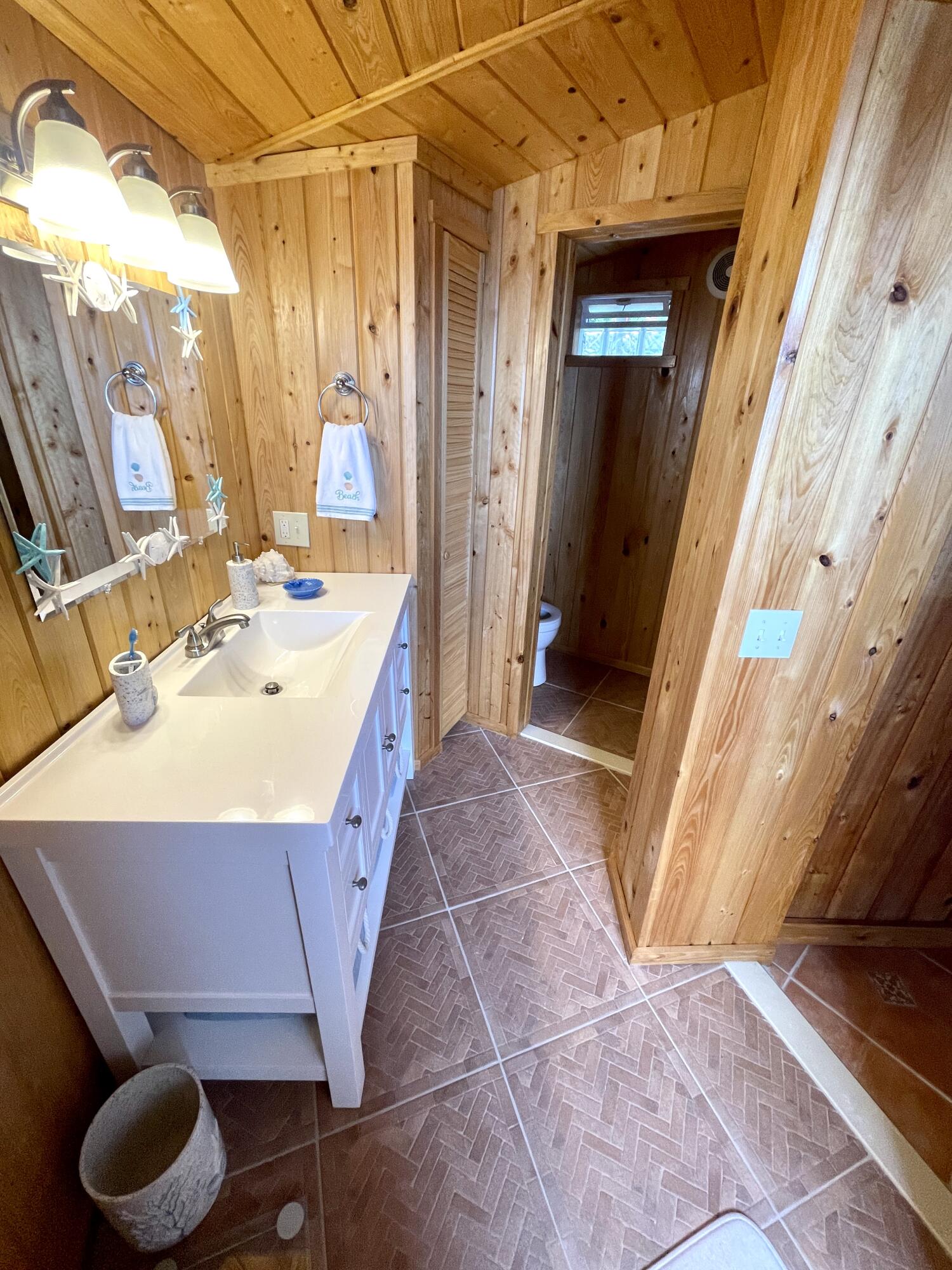 6Z-6C Hansen Bay, St John