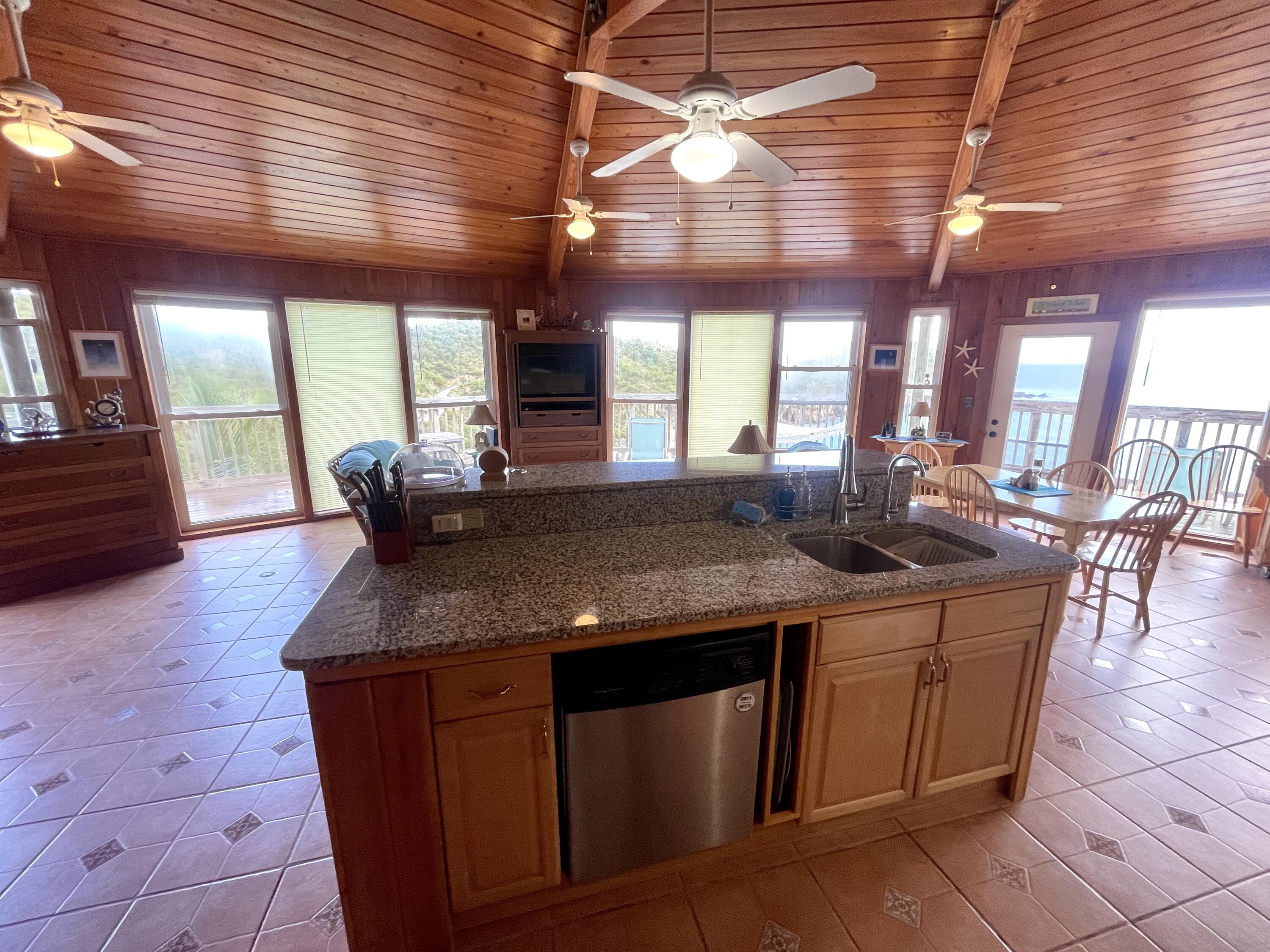 6Z-6C Hansen Bay, St John