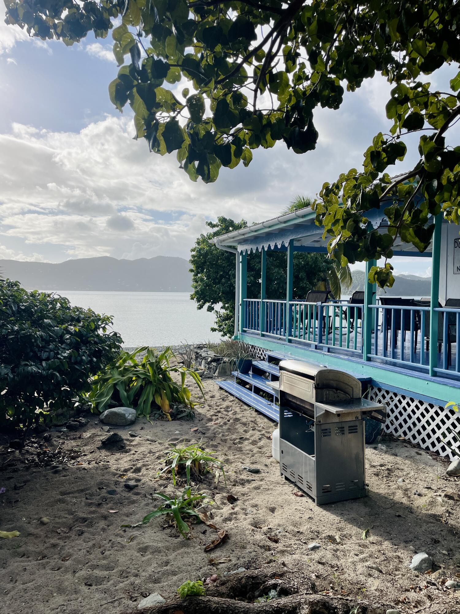 6Z-6C Hansen Bay, St John