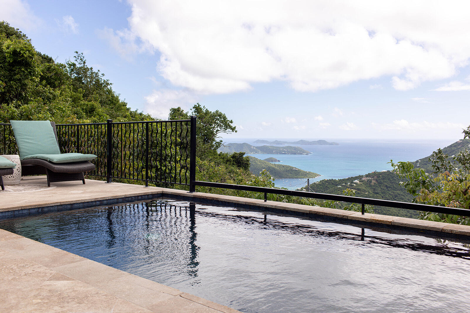 8G Carolina, St John