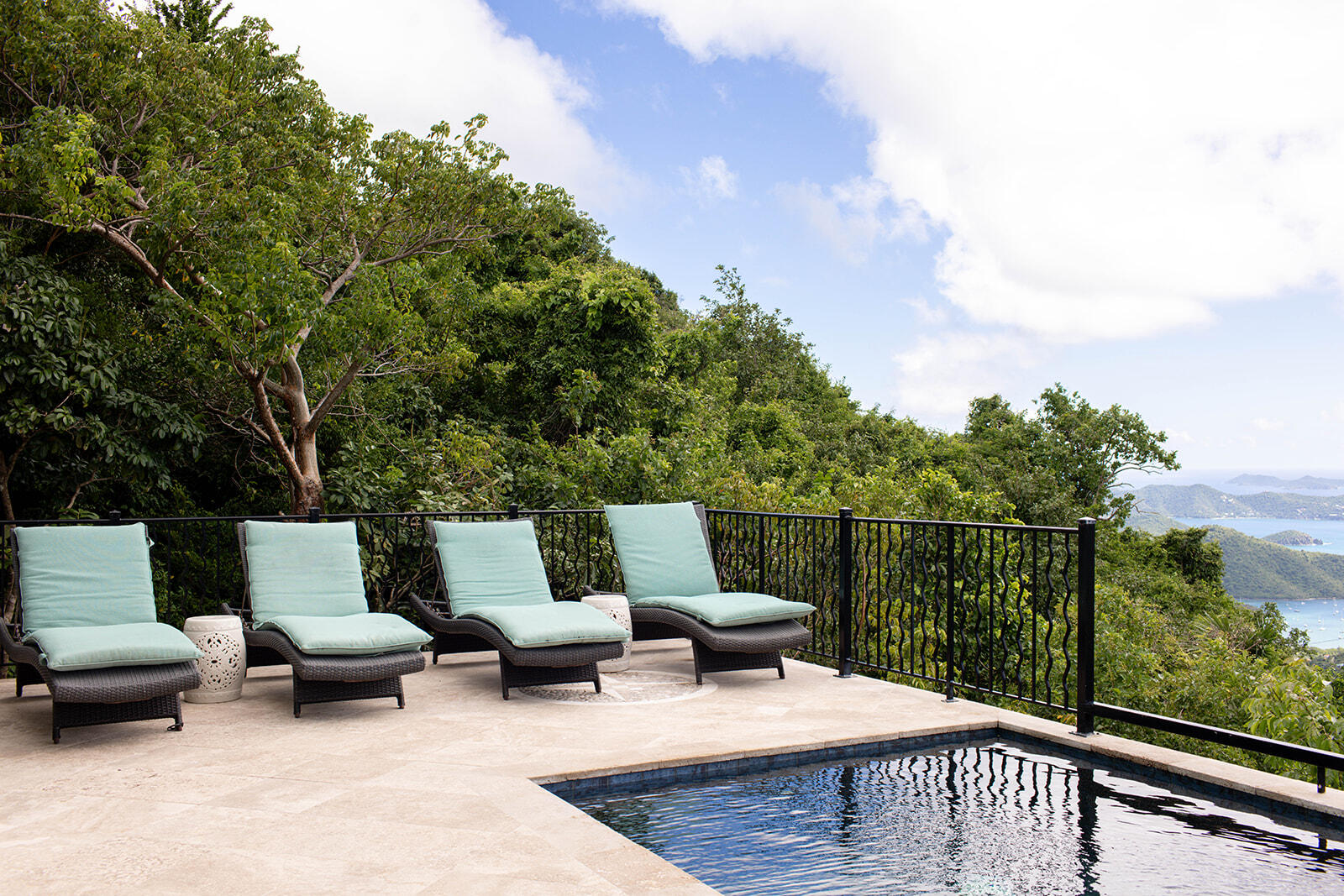 8G Carolina, St John