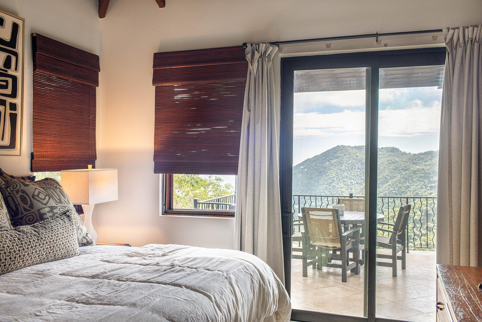 8G Carolina, St John