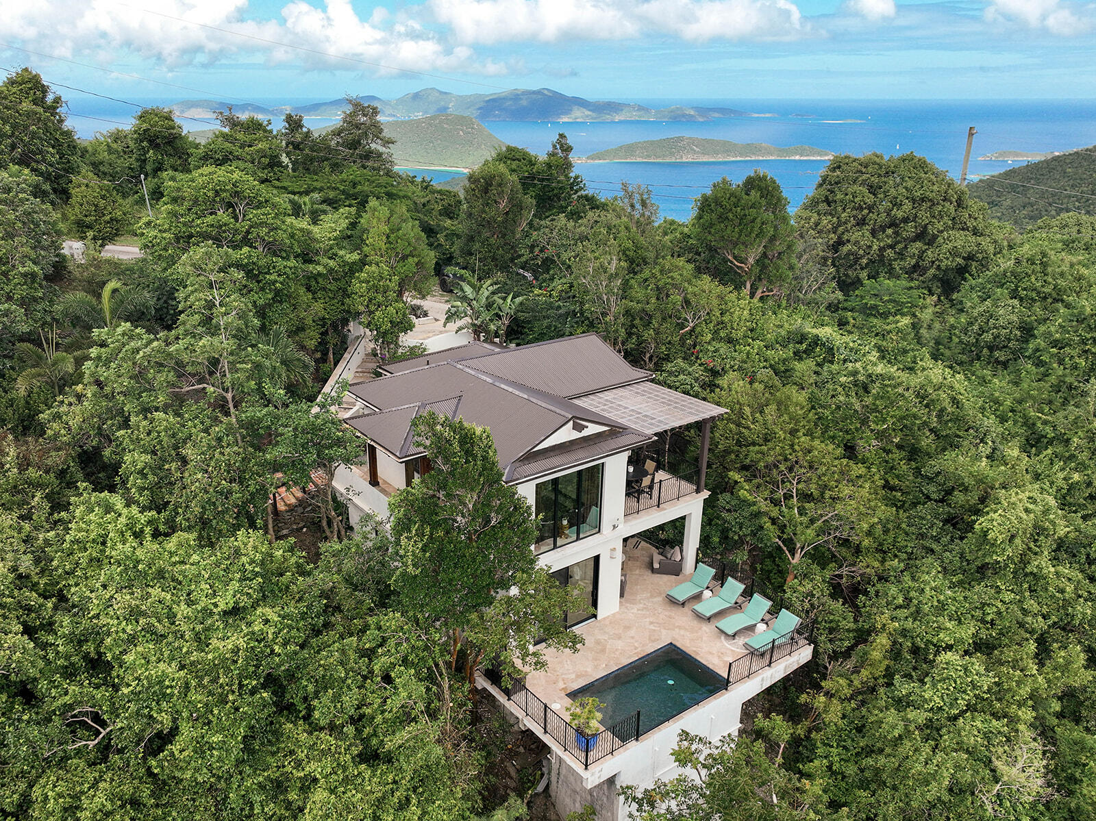 8G Carolina, St John