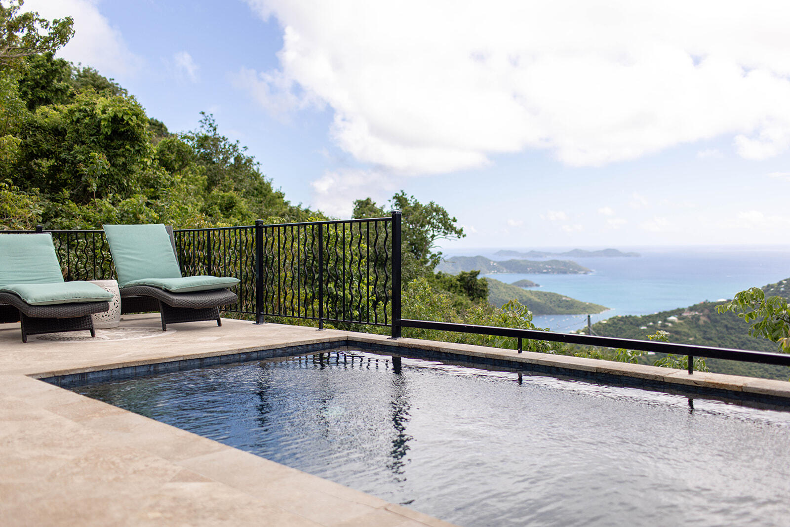 8G Carolina, St John