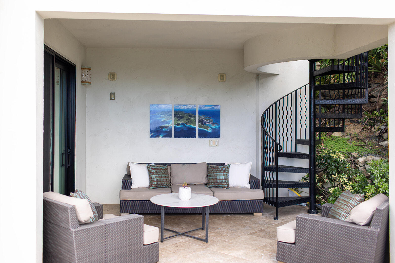 8G Carolina, St John