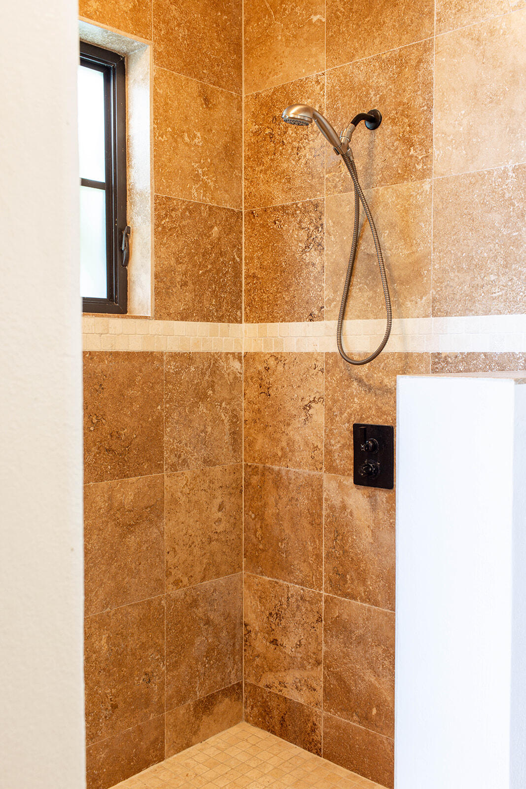 8G Carolina, St John