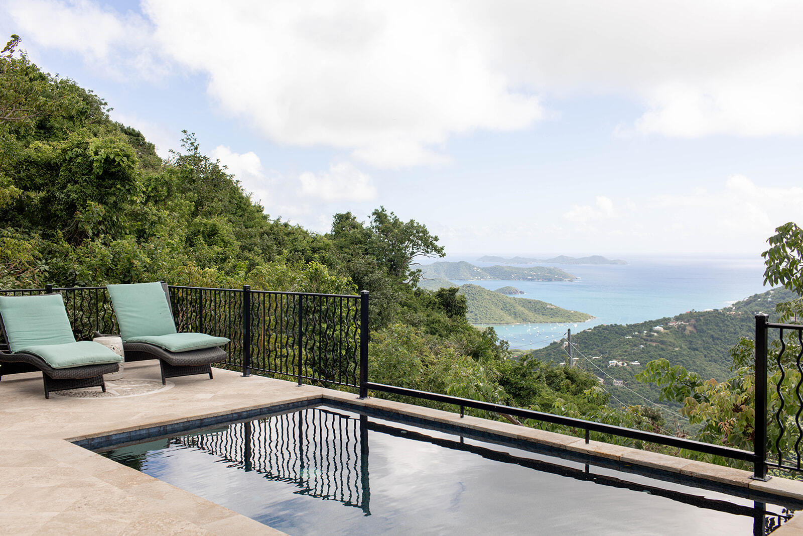 8G Carolina, St John