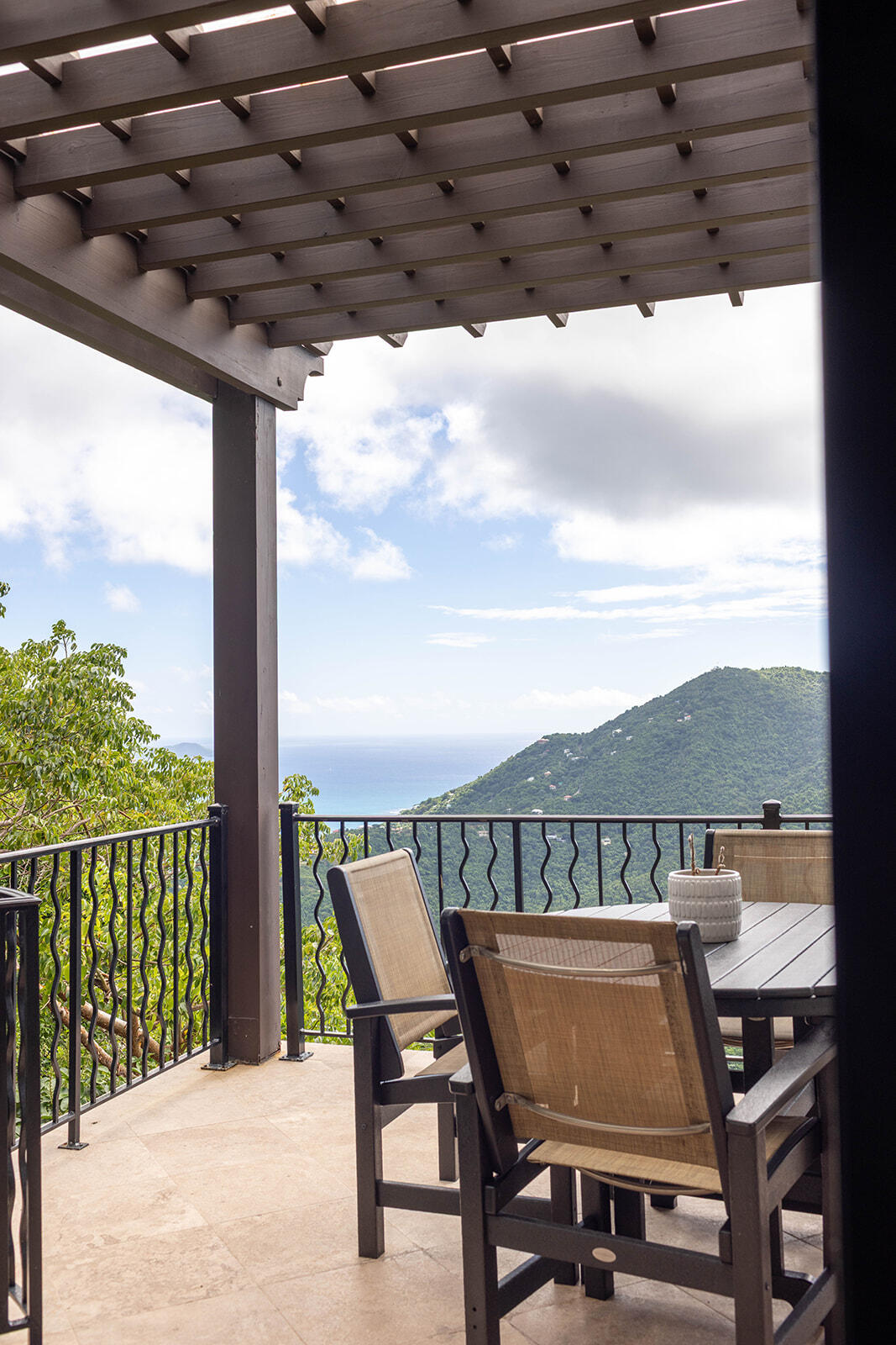 8G Carolina, St John