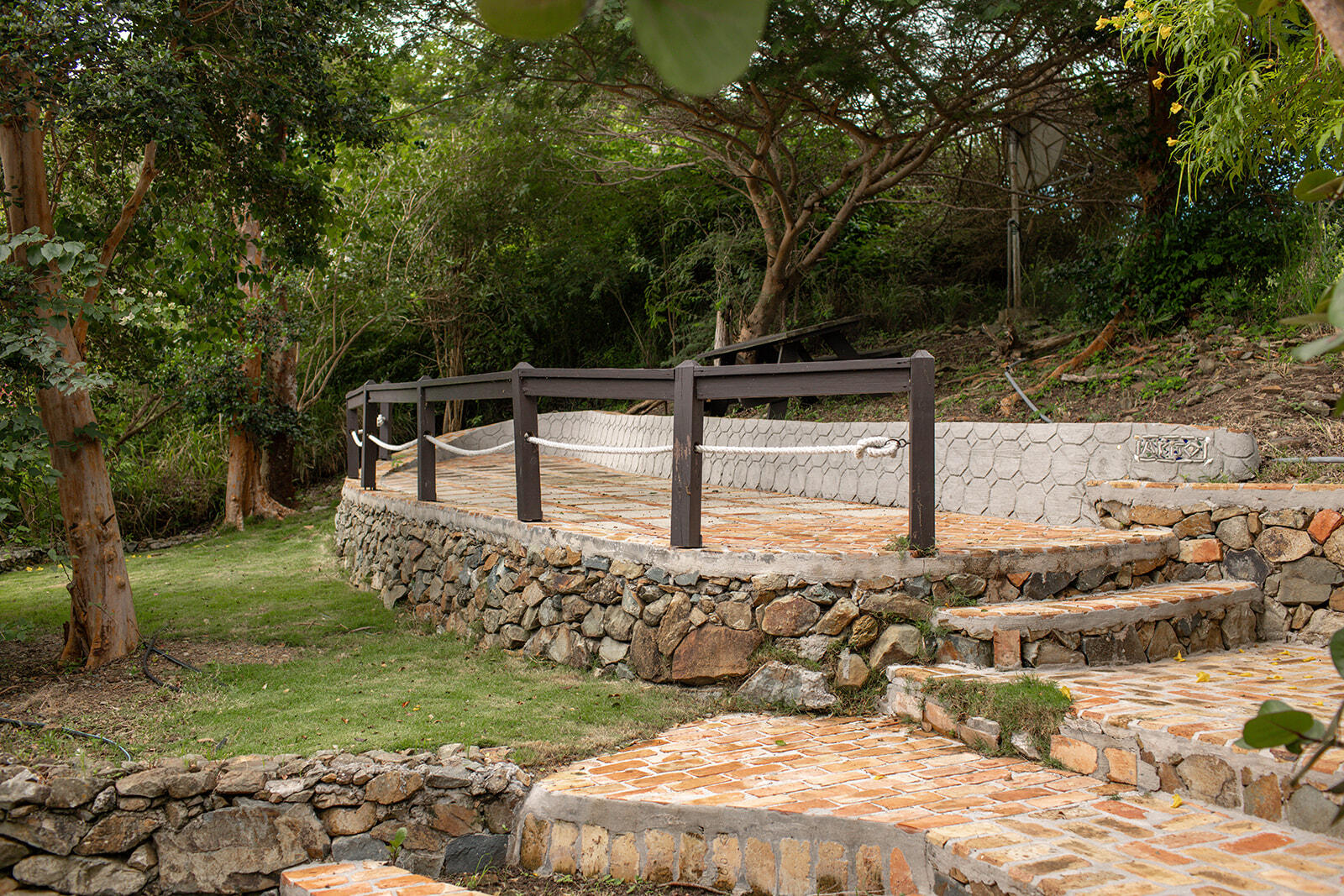 8G Carolina, St John