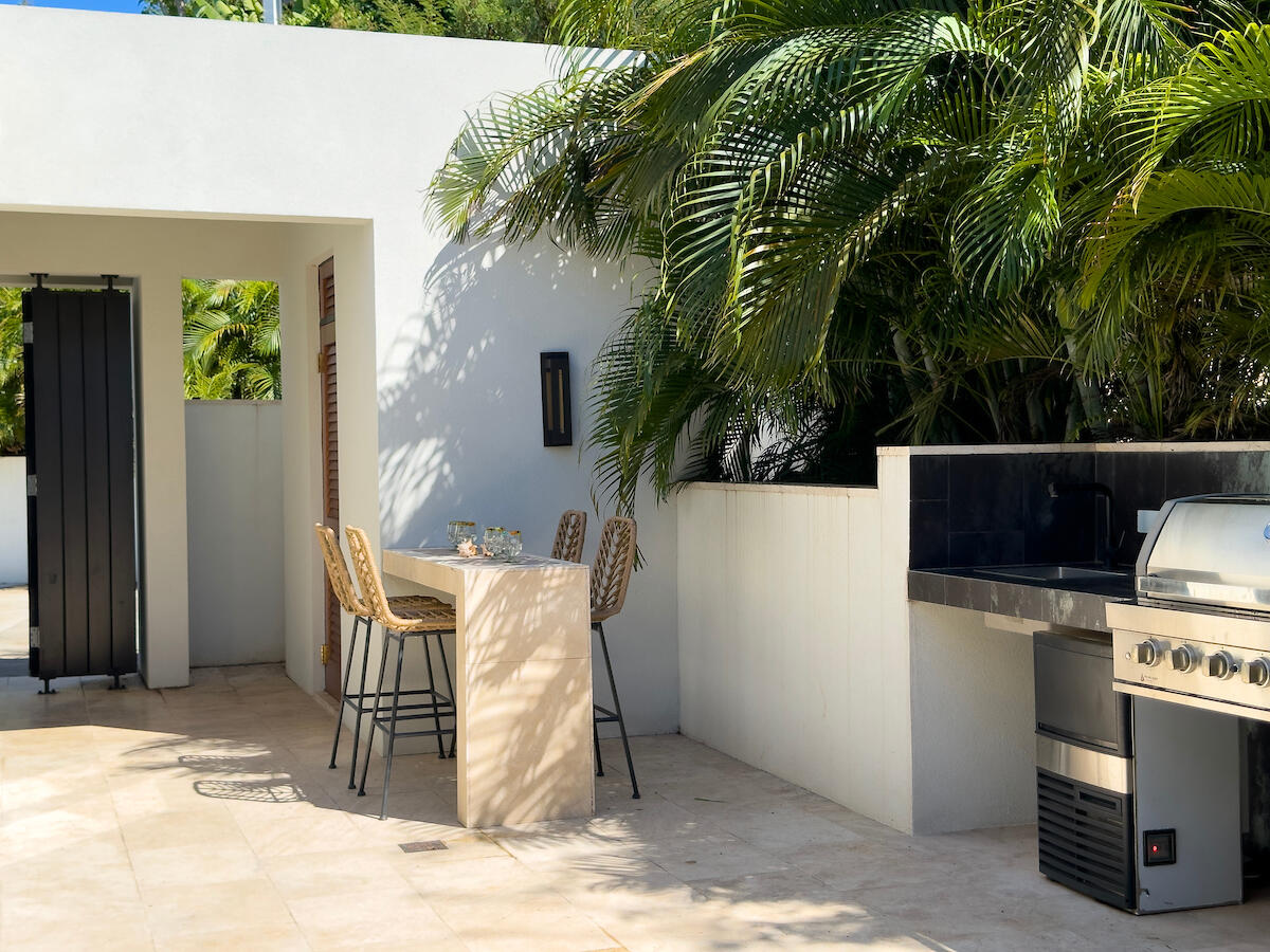 9-3 Contant, St John