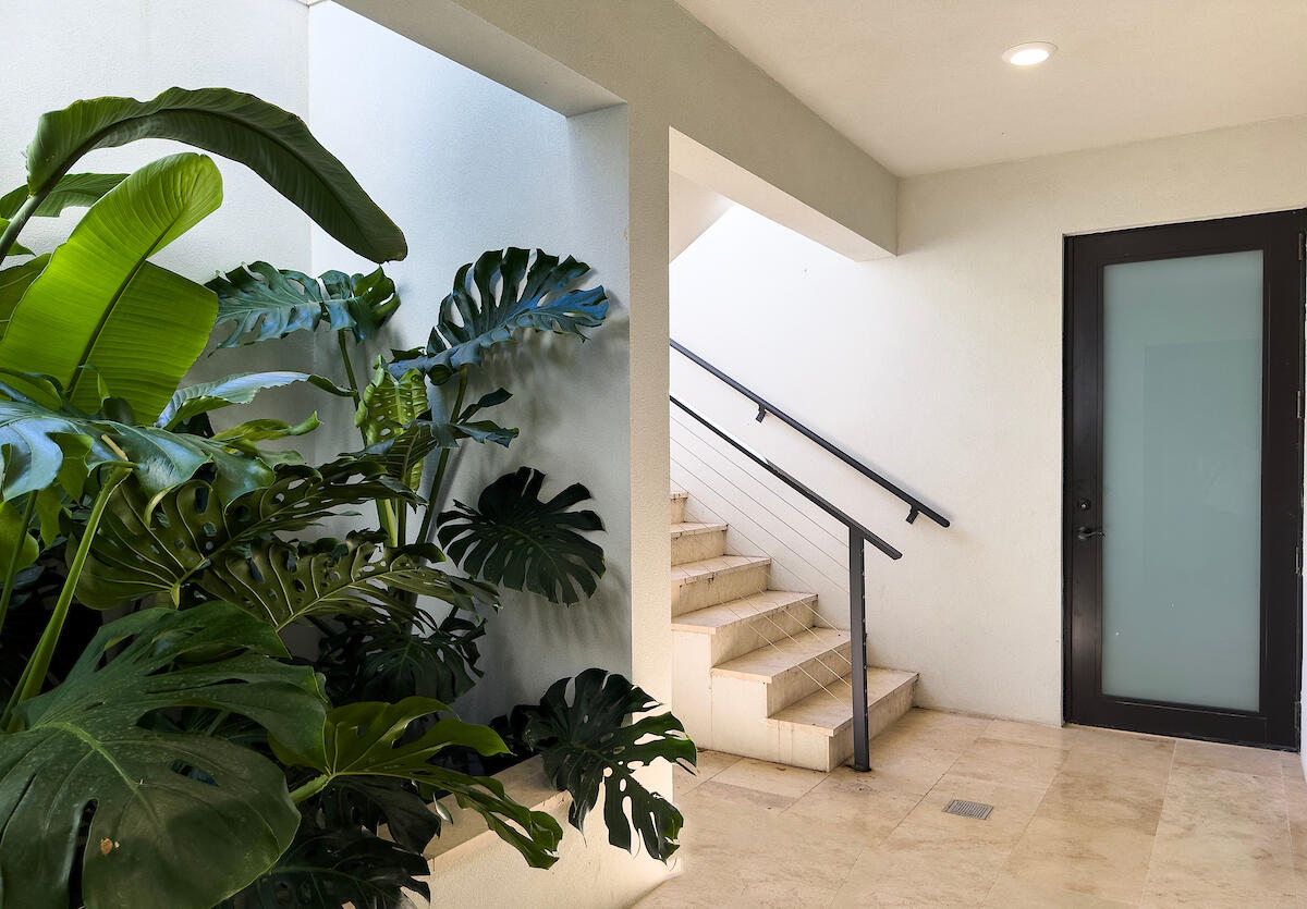 9-3 Contant, St John