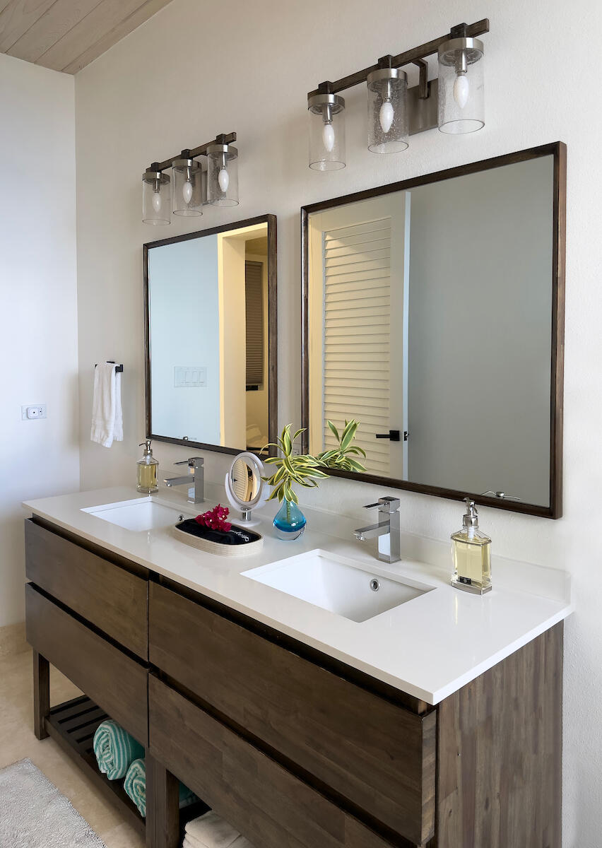 9-3 Contant, St John