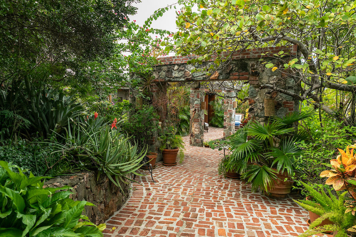 300-19 Chocolate Hole, St John