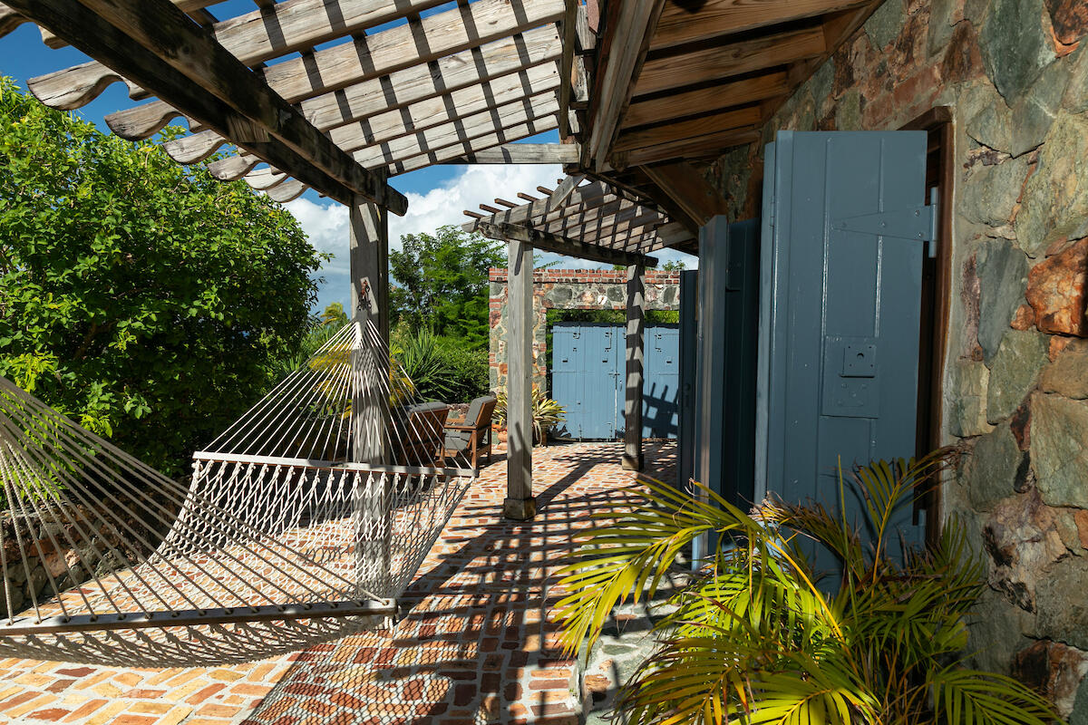 300-19 Chocolate Hole, St John