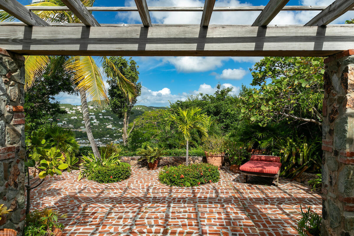 300-19 Chocolate Hole, St John