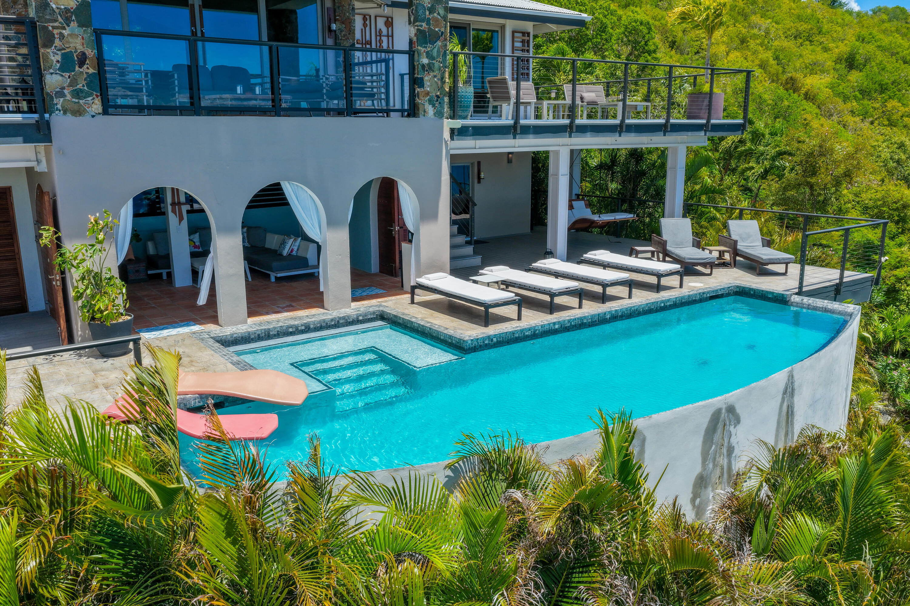 15A-2-8 Rendezvous & Ditleff, St John