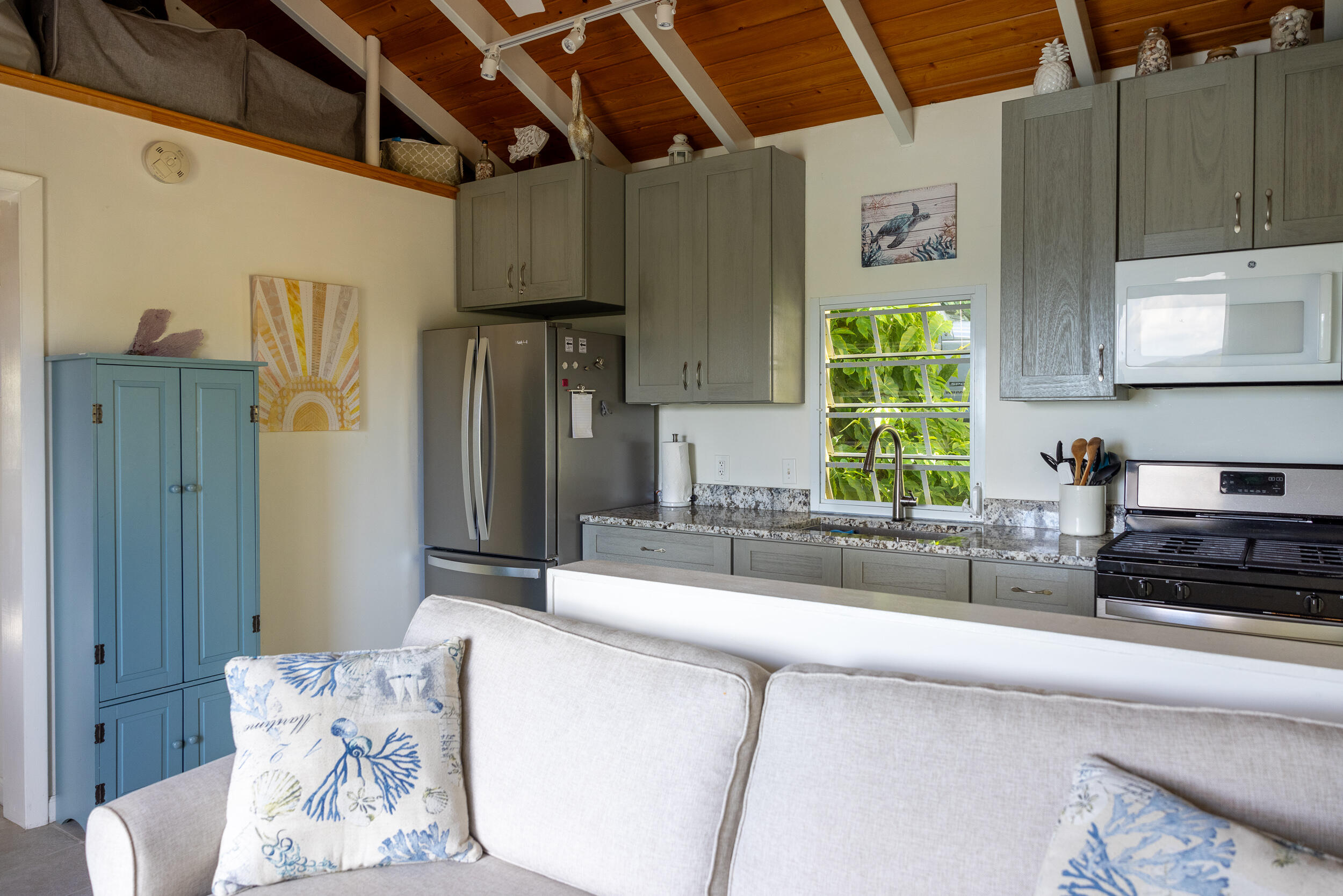 10-27-4B Carolina, St John