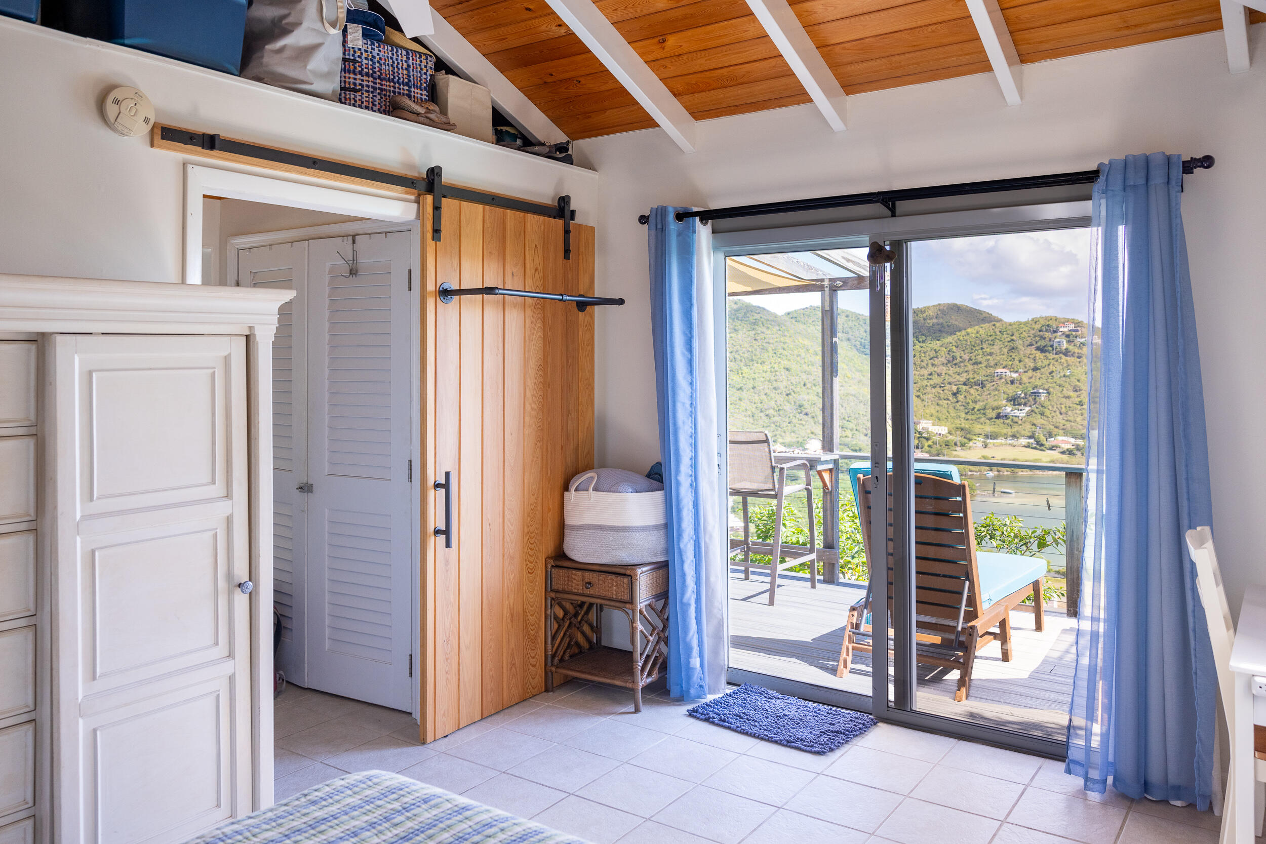 10-27-4B Carolina, St John