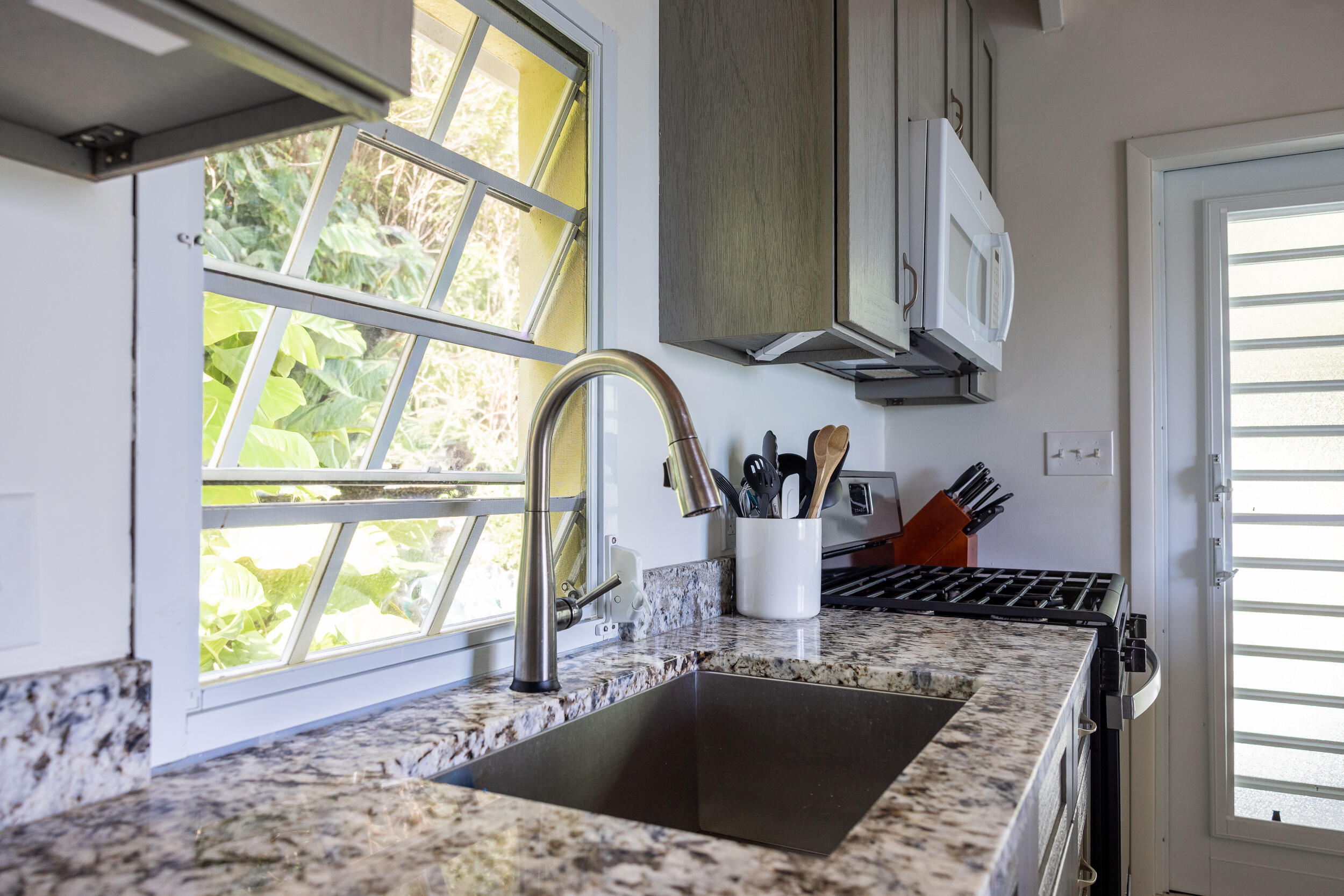 10-27-4B Carolina, St John