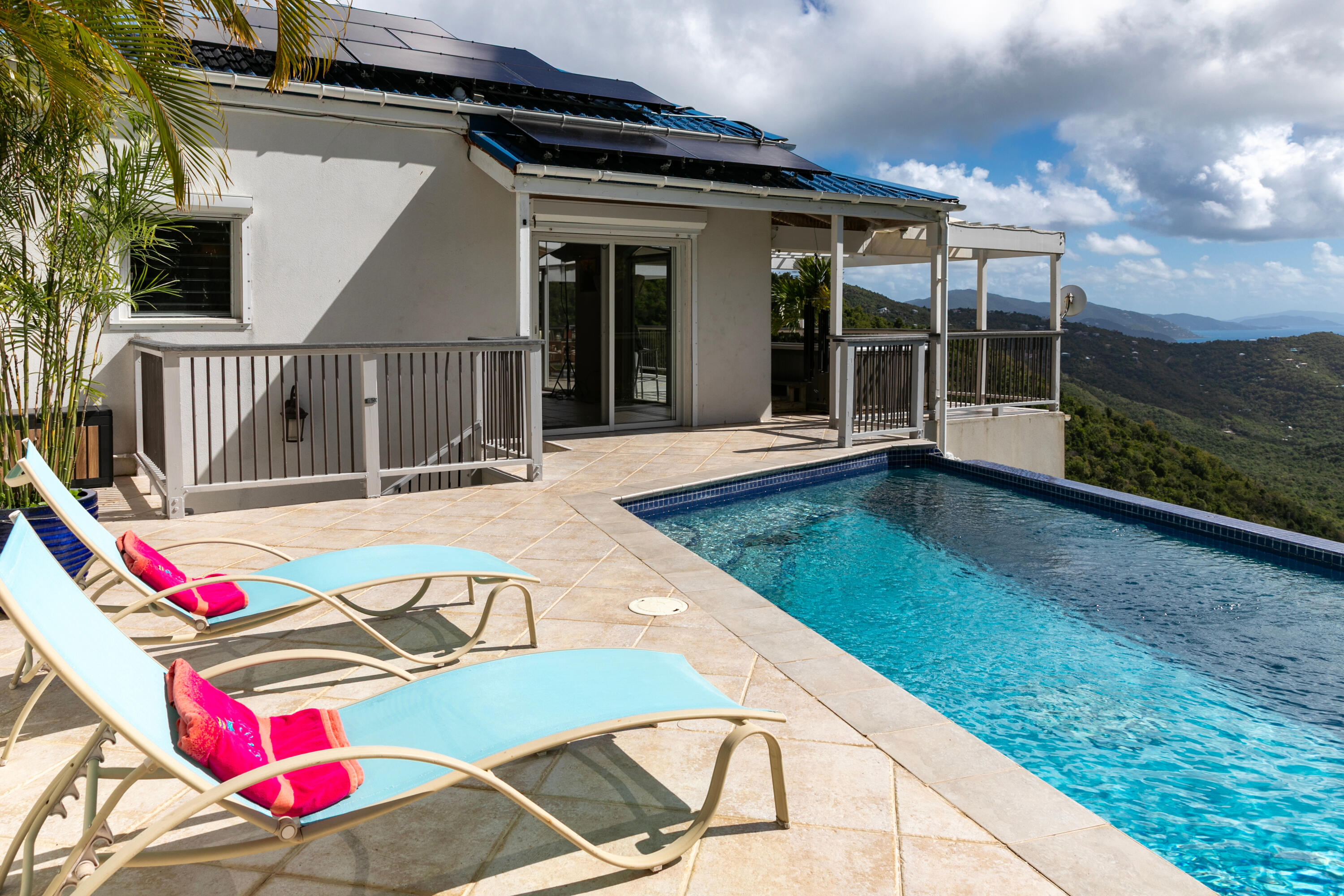 9-7A REM & Carolina, St John