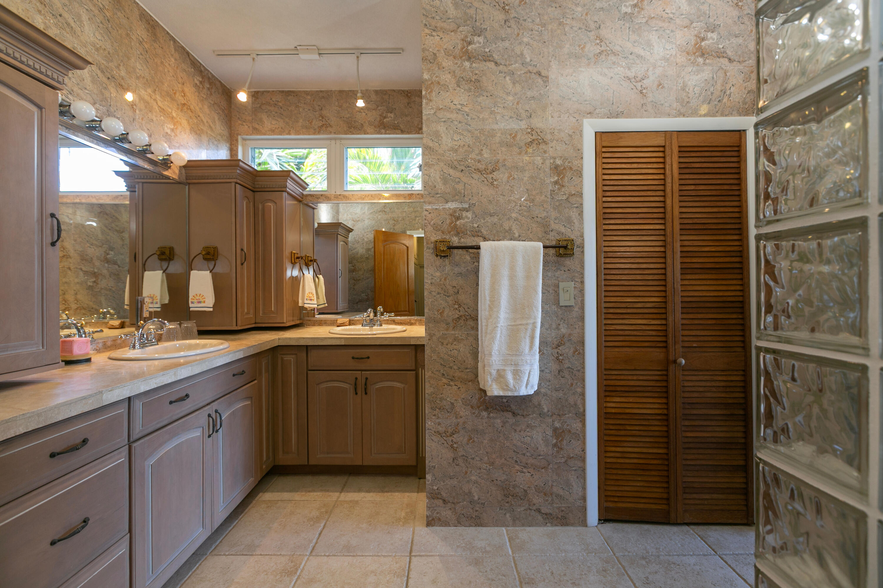 9-7A REM & Carolina, St John