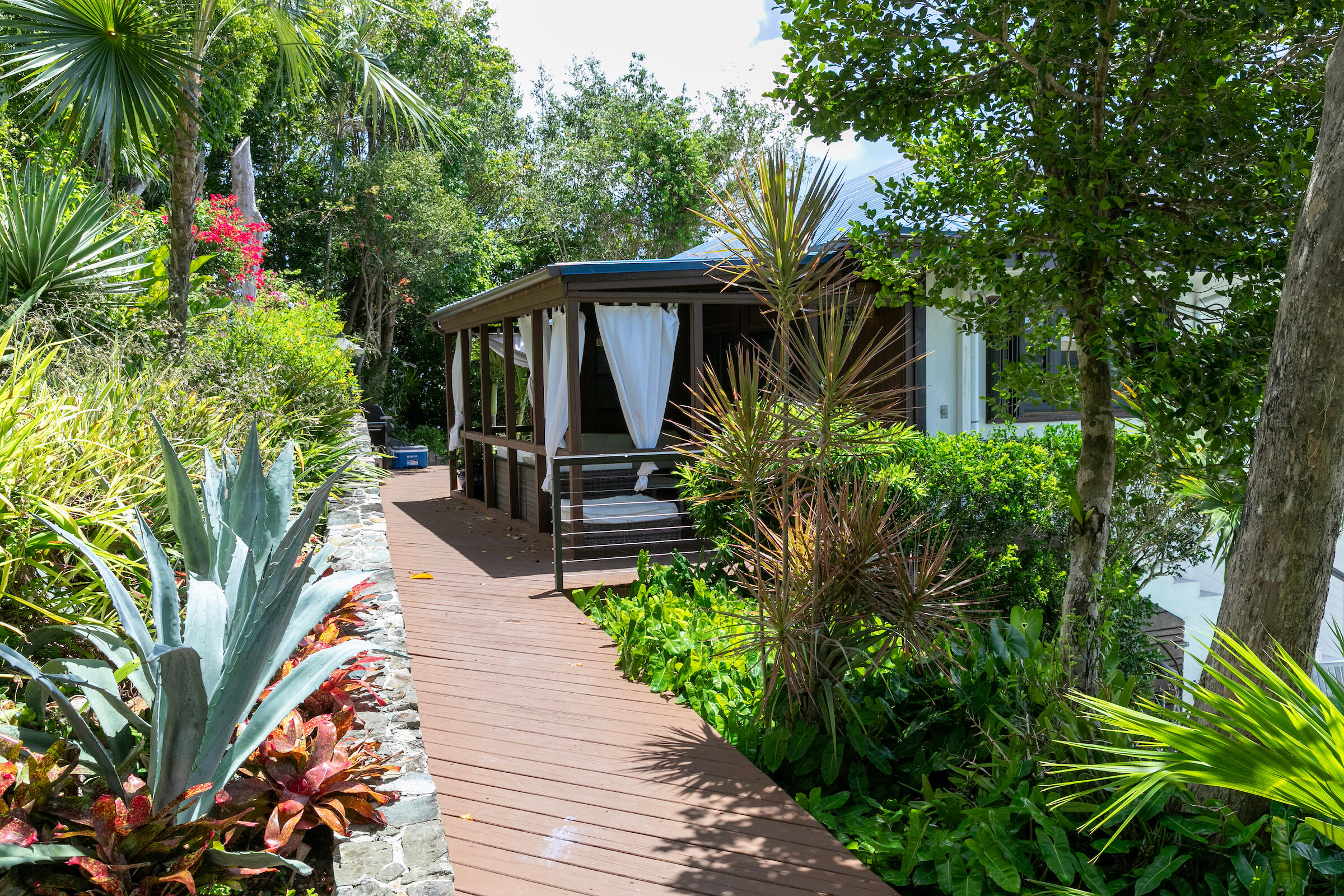 7CB Carolina, St John