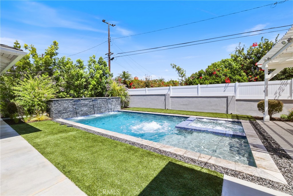 1118 N Cornell Avenue