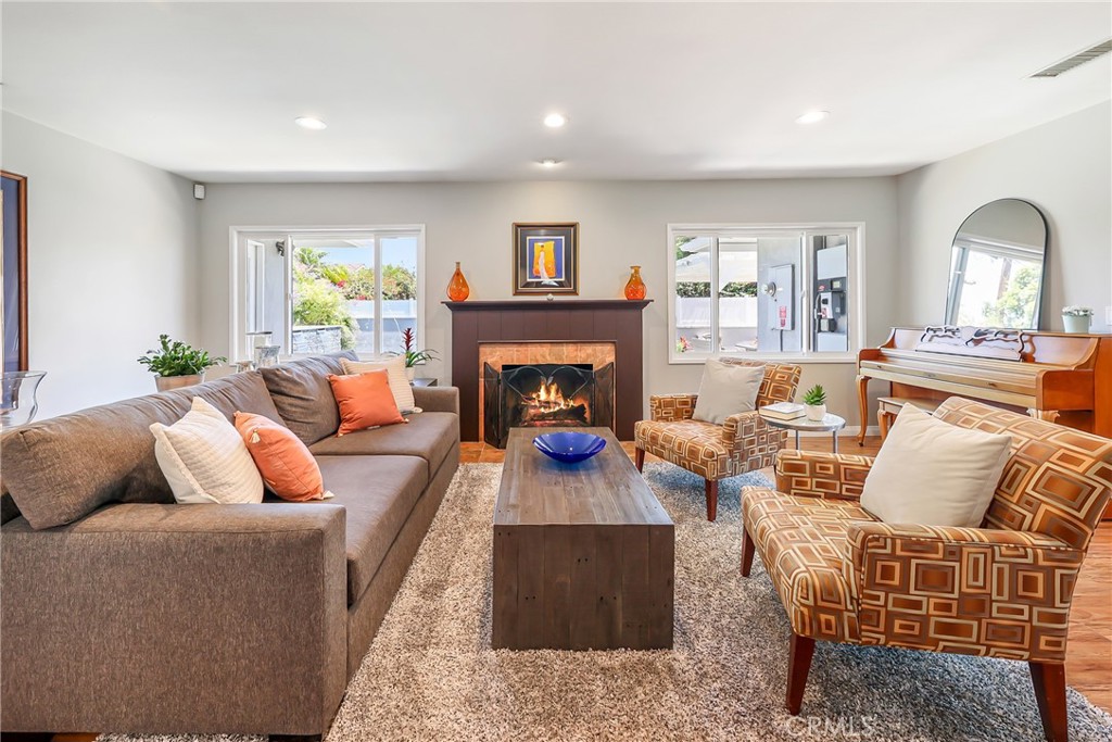 1118 N Cornell Avenue