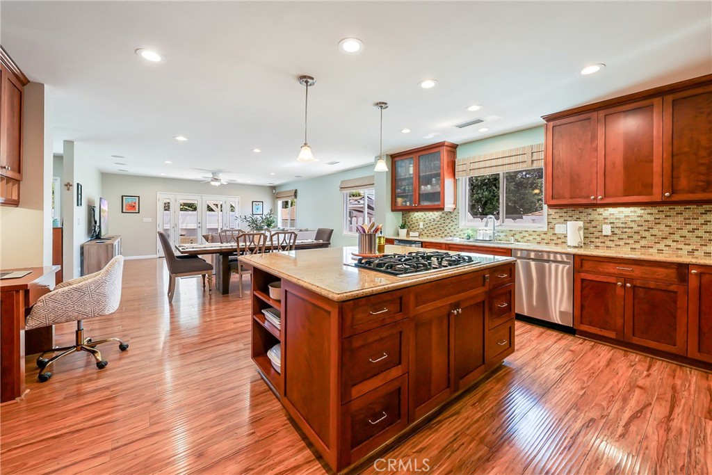 1118 N Cornell Avenue