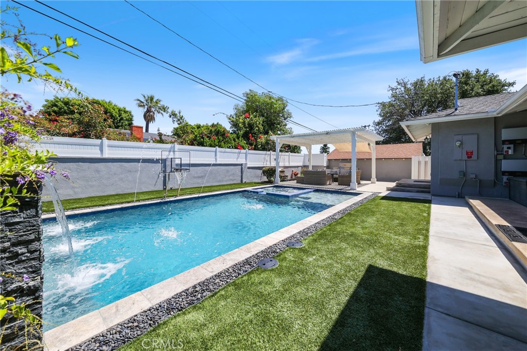 1118 N Cornell Avenue