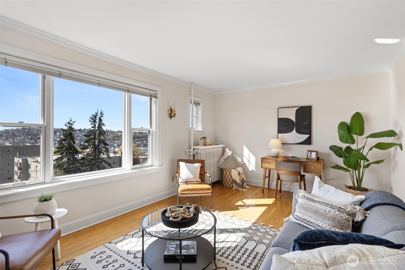 711 Belmont Place E Unit: 304
