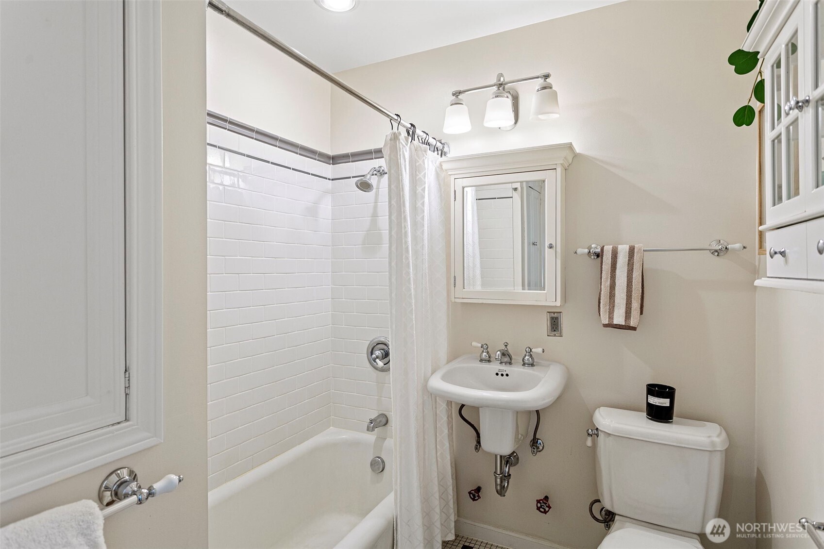 711 Belmont Place E Unit: 304