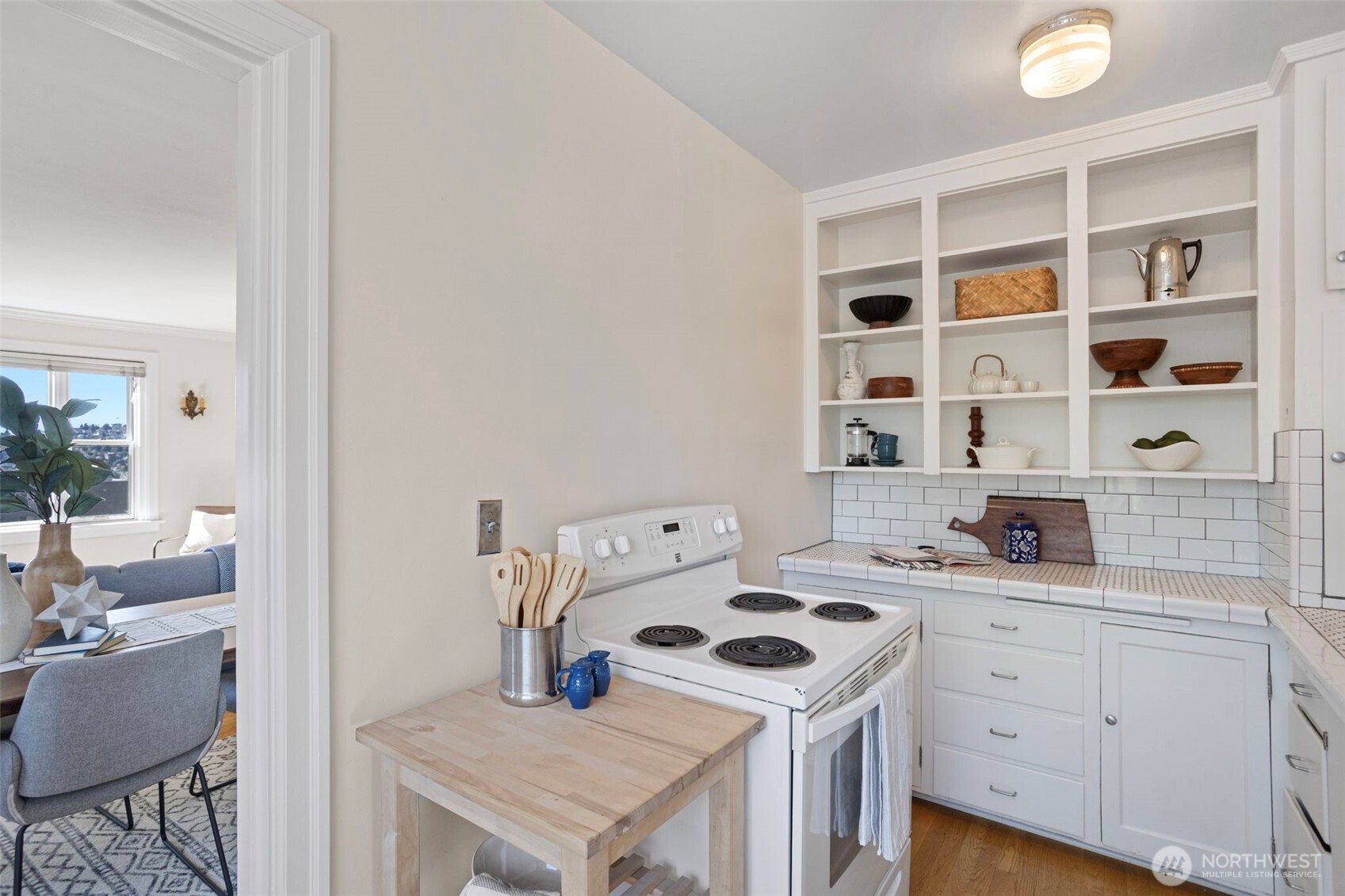 711 Belmont Place E Unit: 304
