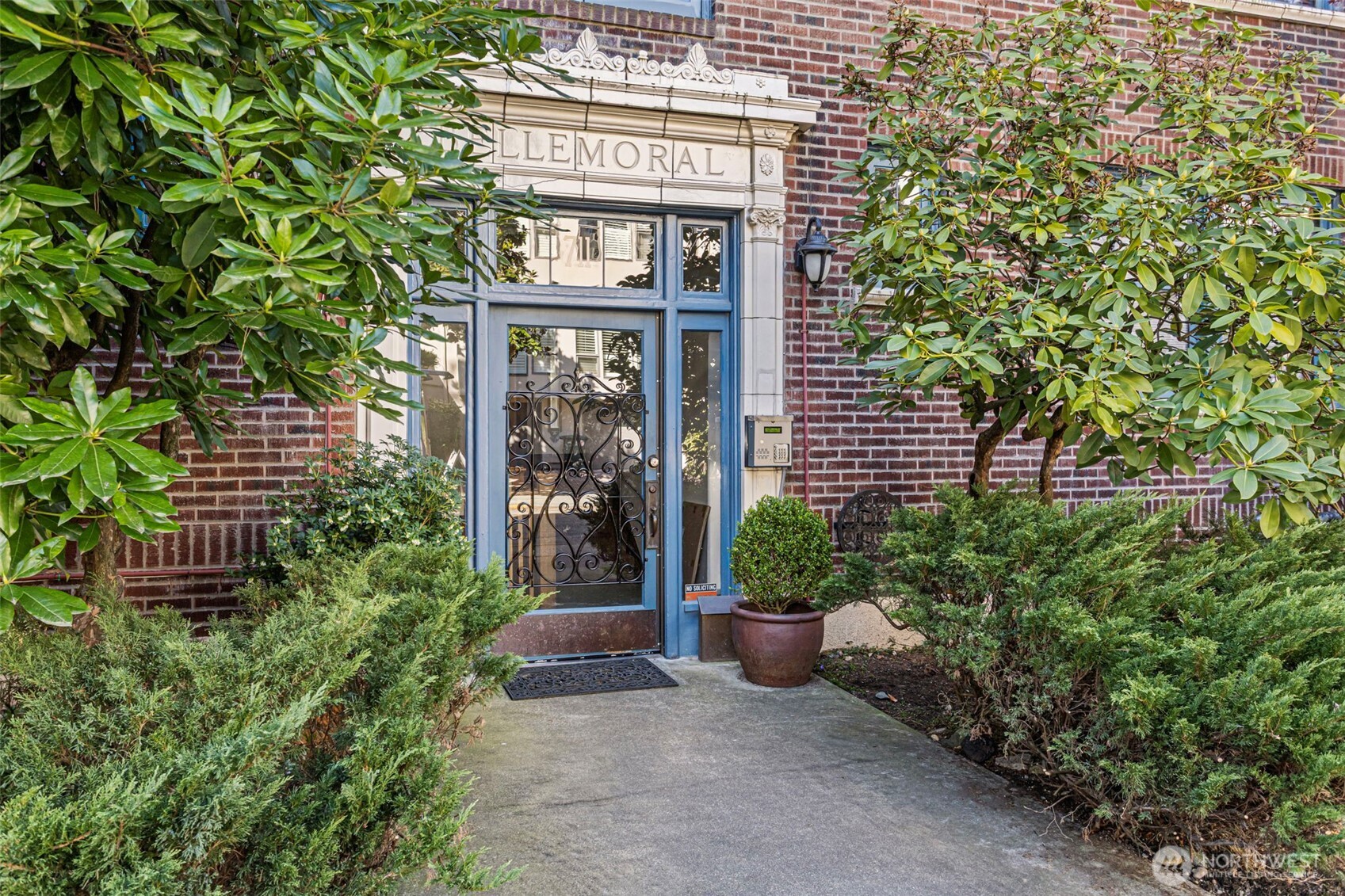 711 Belmont Place E Unit: 304