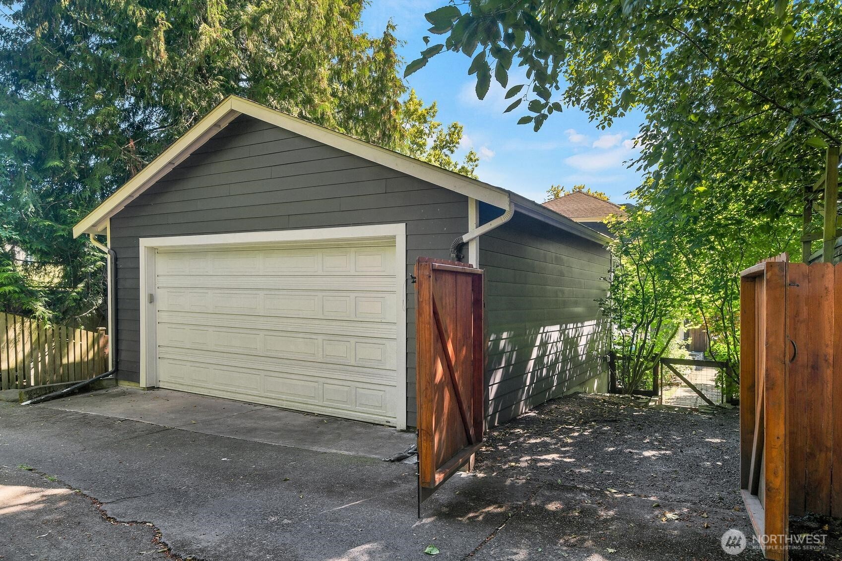 1229 18th Avenue E