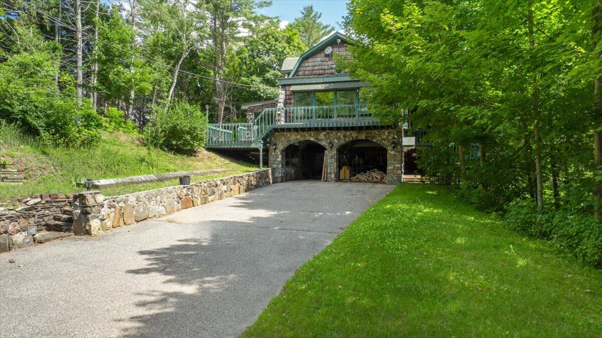 9 Rocky Point Drive